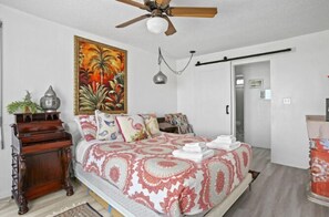 2 bedrooms, iron/ironing board, travel crib, free WiFi - Casa Mingo-With A Beautiful Ocean View! (Galveston)