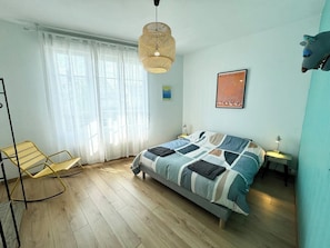 4 bedrooms, iron/ironing board, WiFi
