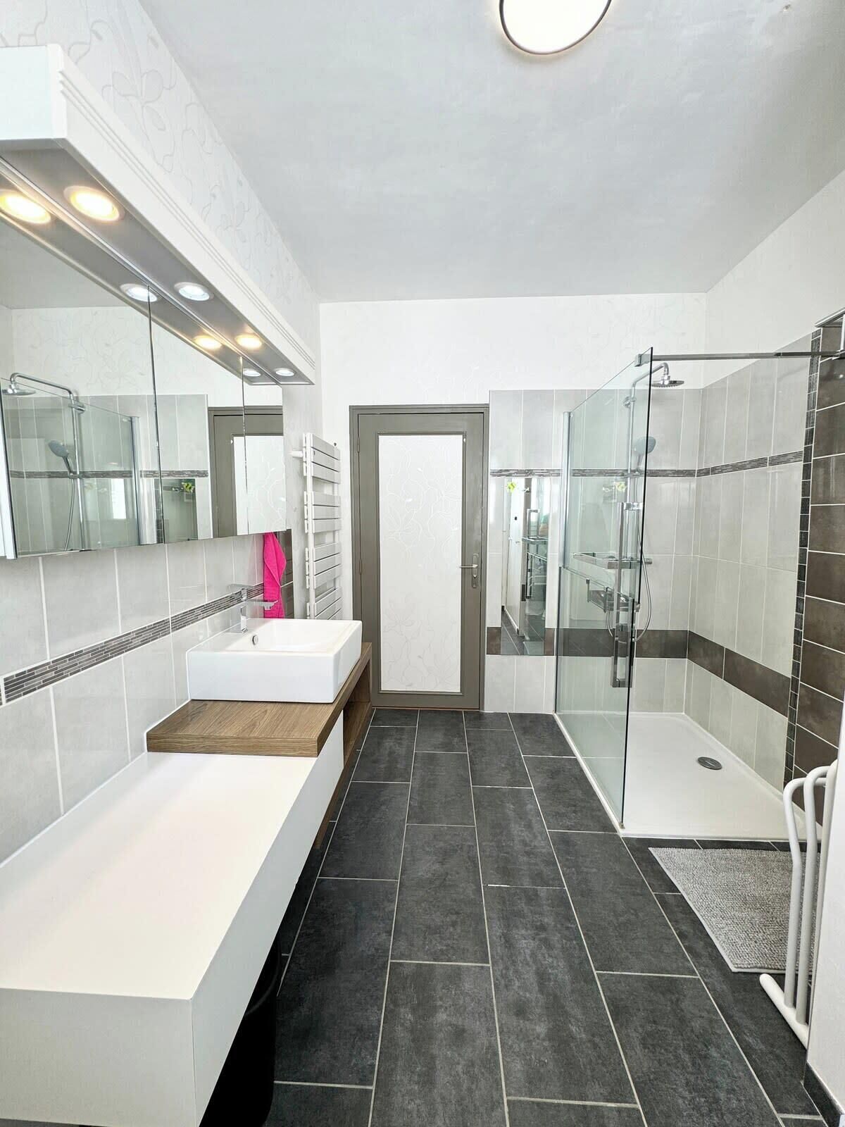 Douche, séchoir à cheveux