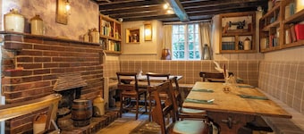 The Buddle Inn