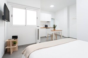 Iron/ironing board, free WiFi, bed sheets