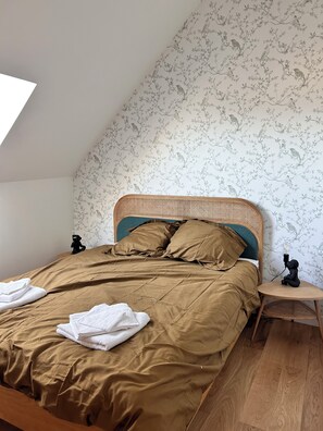 3 bedrooms, iron/ironing board, travel cot, WiFi