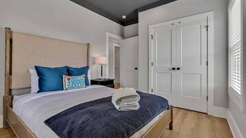 8 habitaciones, tabla de planchar con plancha y cuna de viaje