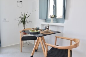 Dining room - Panthea Suite Santorini (Santorini)