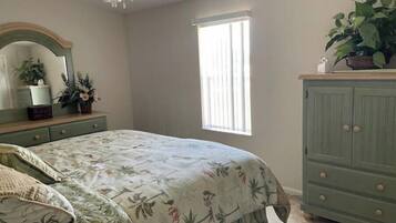 6 quartos, ferros/tábuas de passar roupa, Wi-Fi, roupa de cama