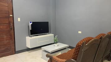 Studio Suite Deluks | Area keluarga | TV layar datar, Netflix, film berbayar, dan layanan streaming