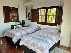 1 chambre, fer et planche à repasser, Wi-Fi, literie fournie