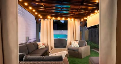 Your Own Salt Water Hot Tub, Walk to Restaurants, & minutes to White Mountains