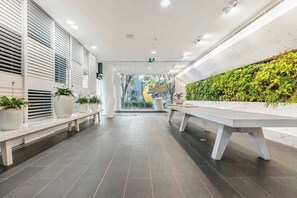 Lobby - Top floor apartment near NGV, Shrine and Gardens (Southbank)