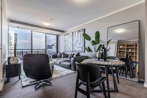 Interior - Moody intimate lair with cityscapes and bay views (Southbank)