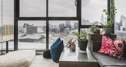 Soul-Stirring Oasis With Enclosed Balcony Retreat