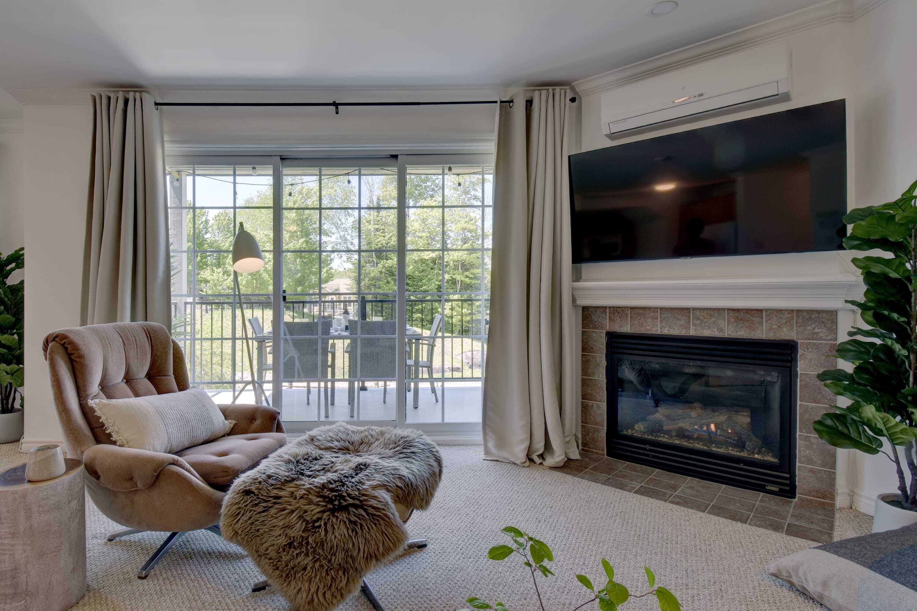 Télévision, cheminée