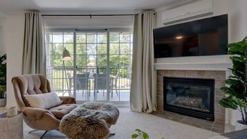 Télévision, cheminée