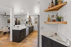 Fridge, microwave, oven, stovetop - Bozeman Cozy Condo - Comfortable condo in convenient Bozeman, 30 night rental (Bozeman)