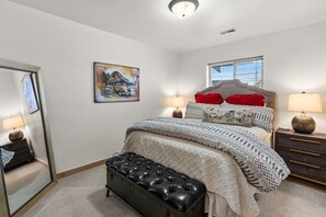 2 soverom, skrivebord og wi-fi (inkludert)