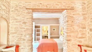 Double Room, Patio, Garden View | Premium bedding, down duvets, individually decorated, free WiFi