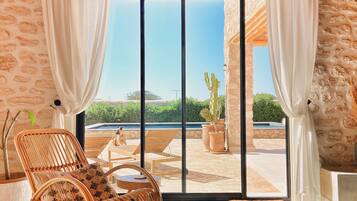 Double or Twin Room, Patio, Garden View | Ruang tamu