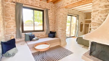 Double or Twin Room, Patio, Garden View | Premium bedding, down comforters, individually decorated, free WiFi