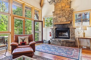 Smart TV, fireplace - Moose Creek 32 - Private Hot Tub! (Teton Village)