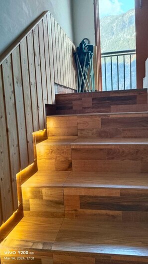 Staircase - Green Dream House (Manali)