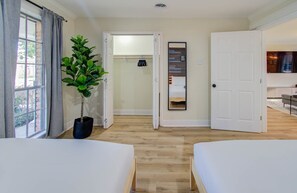 4 bedrooms, WiFi, bed sheets