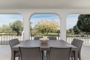 House, 4 Bedrooms | Terrace/patio