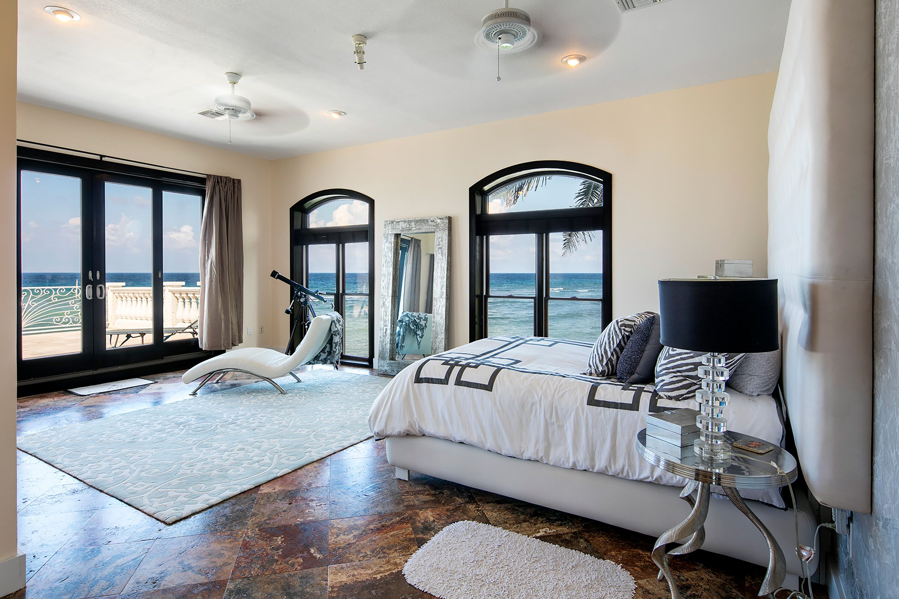 3 bedrooms, desk, iron/ironing board, travel crib