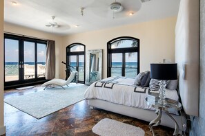 3 bedrooms, desk, iron/ironing board, travel crib - KiToCay: Modern Beach House w/Over-the-Water Sun Deck & Private Beach Lot (Old Man Bay)