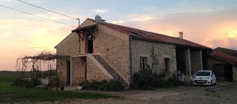 Apparemment Dans Corps de Ferme