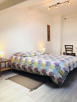 1 chambre, coffres-forts dans les chambres, fer et planche à repasser