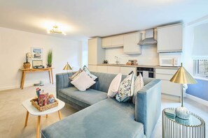 Fernseher, Kamin, Arbeitsbereiche