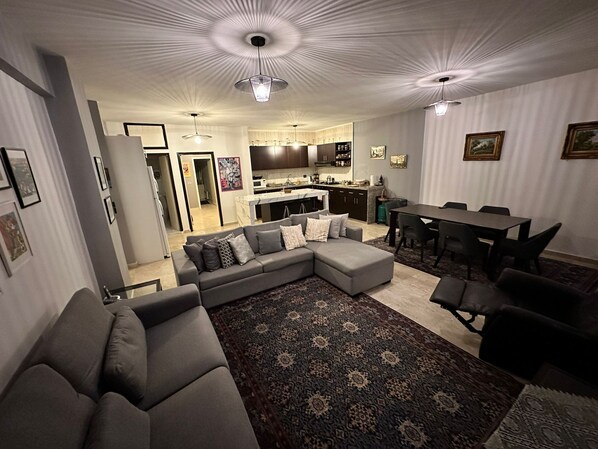 Télévision, table de tennis de table