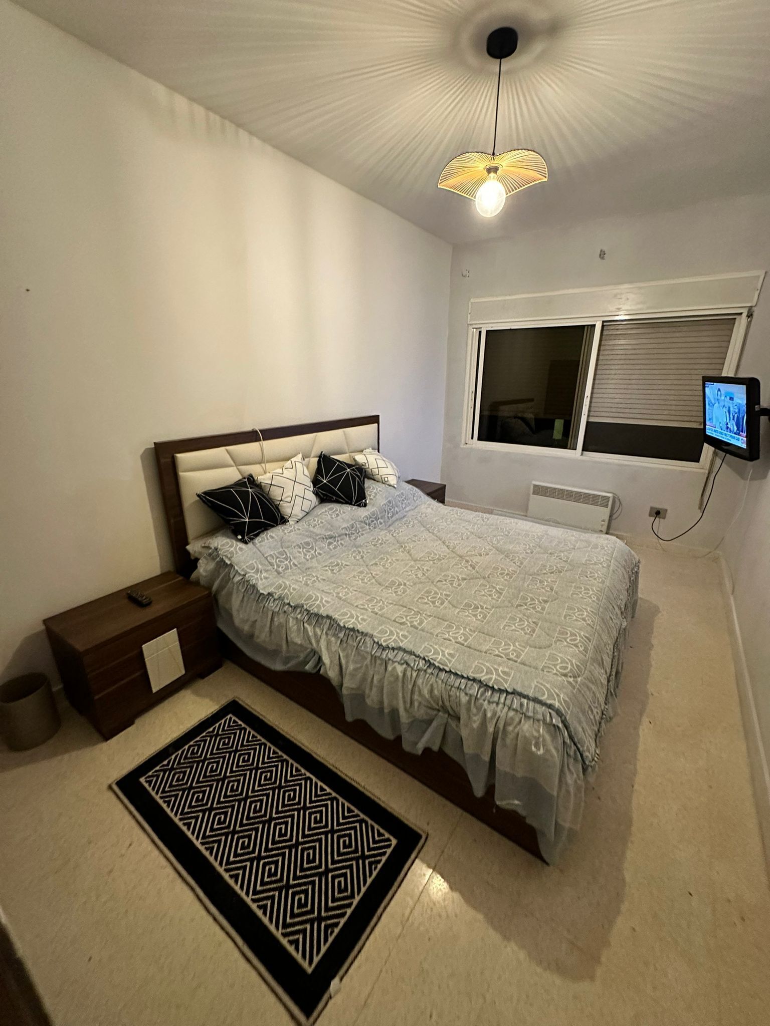 3 habitaciones, tabla de planchar con plancha, wifi y ropa de cama 