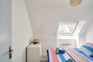 2 bedrooms, iron/ironing board, free WiFi