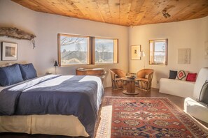 4 soverom, skrivebord, strykejern/-brett og wi-fi (inkludert)