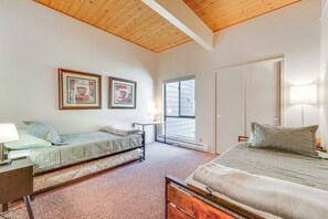 Apartment (3 Bedrooms) | Interior - 2 Mi to Beach: Inviting Incline Village Escape (Incline Village)