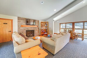 Apartment (3 Bedrooms) | Interior - 2 Mi to Beach: Inviting Incline Village Escape (Incline Village)