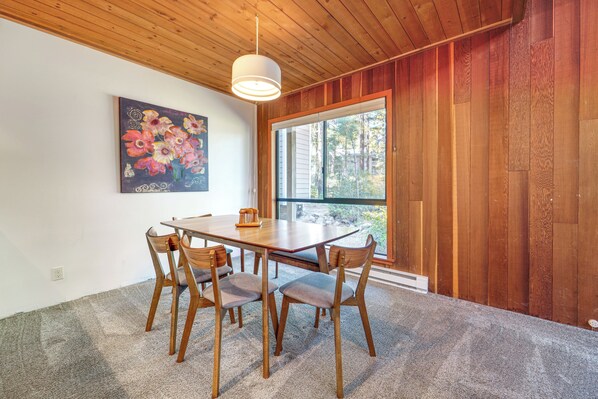 Apartment (3 Bedrooms) | Interior - 2 Mi to Beach: Inviting Incline Village Escape (Incline Village)