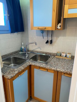 Fridge, microwave, stovetop, toaster