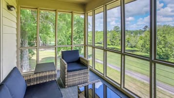 Apartment (2 Bedrooms) | Front of property