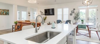 奧羅拉安靜舒適公寓，季節性泳池和陽台