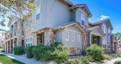 Seasonal Pool, Balcony: Quiet & Cozy Aurora Condo!