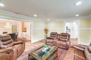House (3 Bedrooms) | Interior