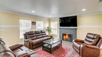 ํ์ฐ์ค (3 Bedrooms) | ๋ด๋ถ