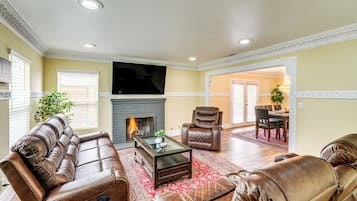 ํ์ฐ์ค (3 Bedrooms) | ์๋ฐ ์์ค ์ ๋ฉด