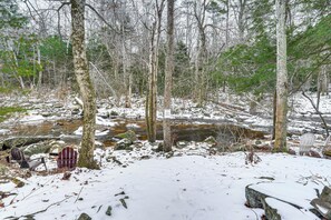 Interior - Creek Access & Deck: Family Pocono Pines Cottage (Pocono Pines)