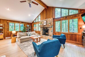 Cottage (3 Bedrooms) | Interior - Creek Access & Deck: Family Pocono Pines Cottage (Pocono Pines)