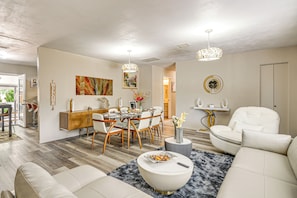 Interior - Hot Tub & Sauna: Dewey Getaway w/ Community Perks (Dewey)