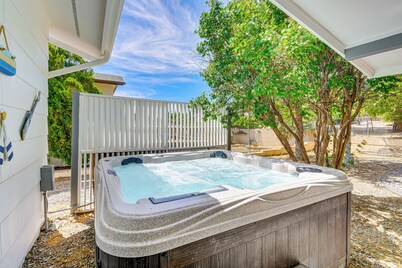 Hot Tub & Sauna: Dewey Getaway w/ Community Perks