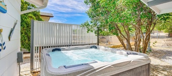 Hot Tub & Sauna: Dewey Getaway w/ Community Perks